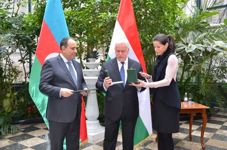 Azərbaycan səfirinə Macarıstanın “Xidmətlərinə görə” ordeni təqdim olunub