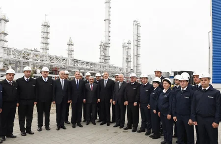 ​İlham Əliyev Sumqayıtda iki zavodun açılışında iştirak edib