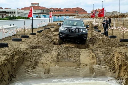 Bakıda yeni “Toyota Prado” nümayiş olunub