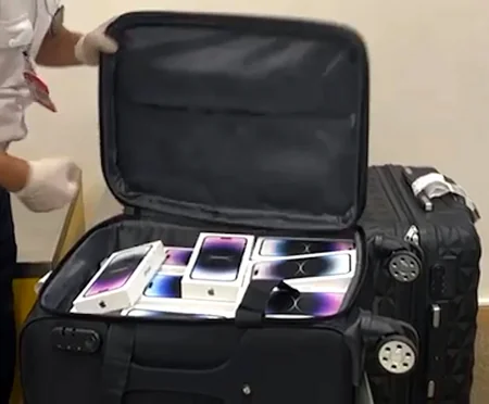 Azərbaycan gömrükçüləri külli miqdarda iPhone telefonları aşkar edib
