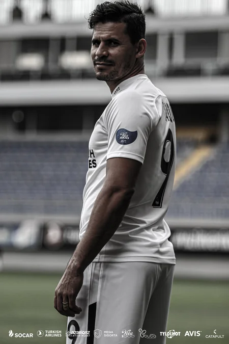 Neftçi braziliyalı hücumçunun transferini açıqlayıb