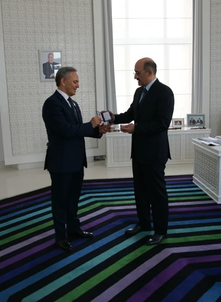 Mətbuat Şurasının sədrinə “Fəxri mədəniyyət işçisi” döş nişanı təqdim olunub
