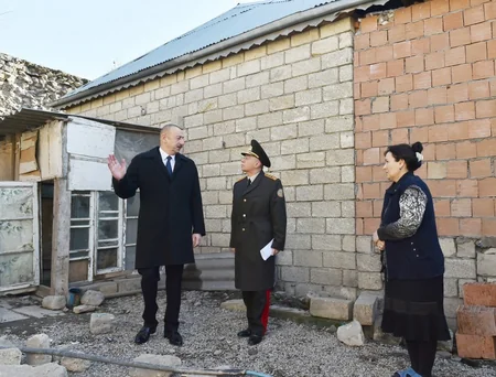 Prezident İlham Əliyev zəlzələ bölgəsinə gedib - FOTOLAR - YENİLƏNİB
