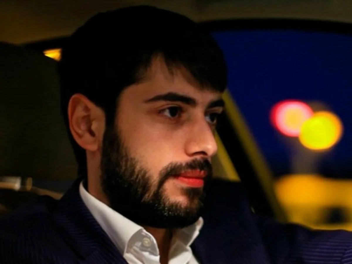 Azərbaycanda məşhur müğənnilər üçün mahnı yazmış iş adamı “İnterpol” xətti ilə axtarışa verilib - FOTO