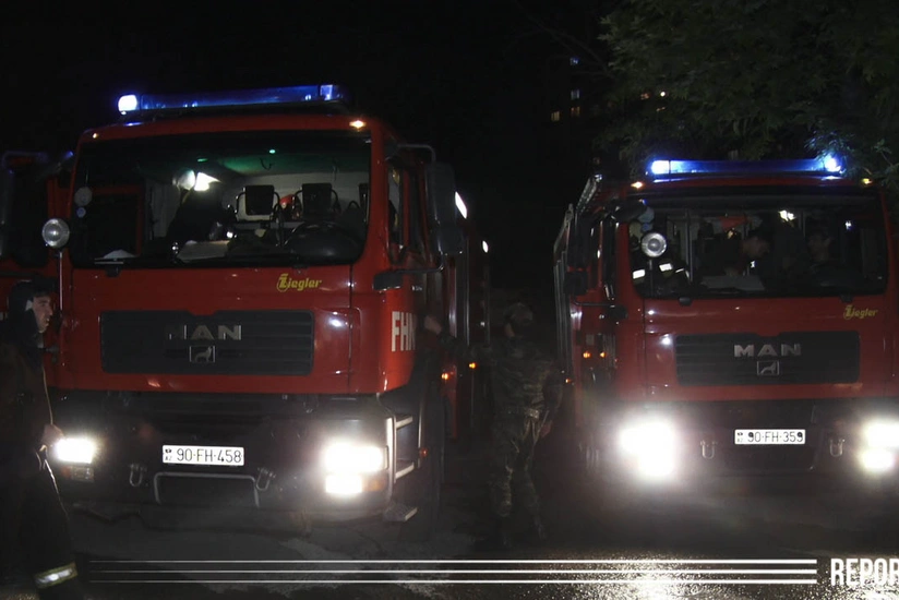 В Баку произошел пожар в жилом доме, жители были эвакуированы