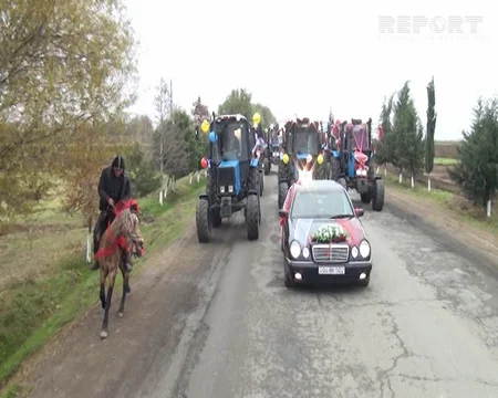 Ağcabədidə bəy qız evinə traktor karvanı ilə gedib - FOTO