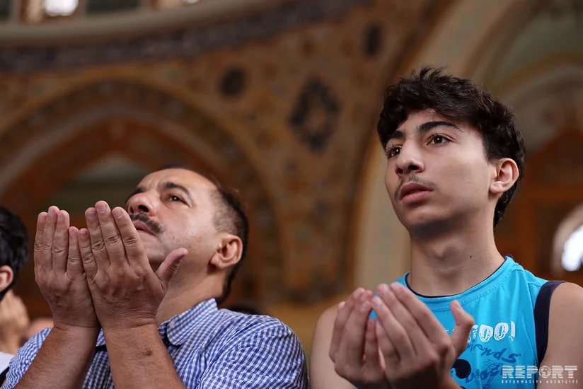 Azərbaycanın bütün məscidlərində Qurban bayramı namazı qılınıb - FOTOREPORTAJ