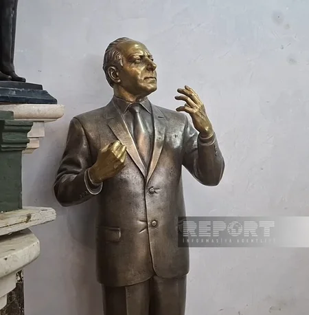 Azerbaijani sculptor creating under 'rocket rain' in Ukraine's Kharkiv - PHOTOS