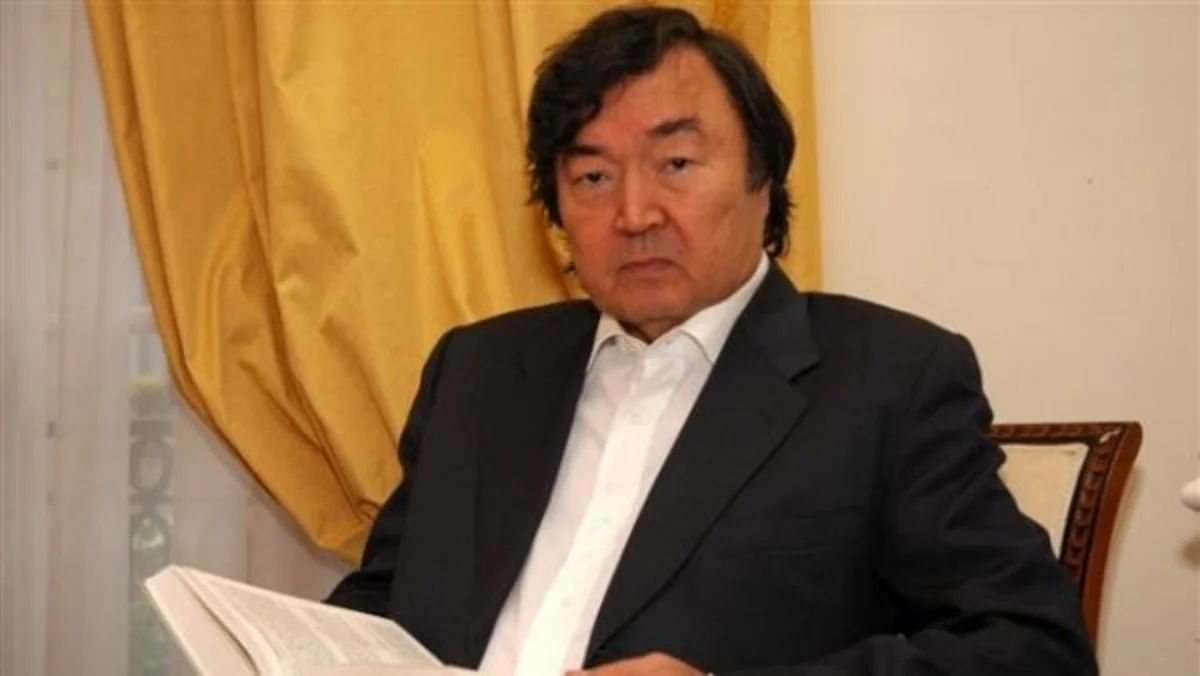 Məşhur yazıçı Bakıya gələcək