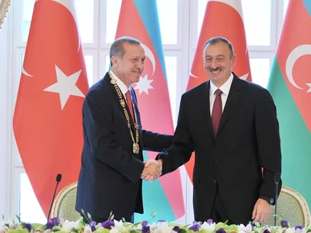 Azərbaycan prezidenti Rəcəb Tayyib Ərdoğana “Heydər Əliyev” ordeni təqdim edib