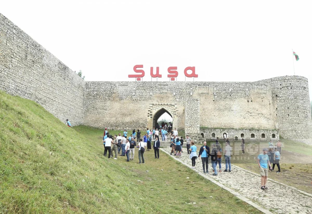 Делегация международных путешественников посетила Шушу