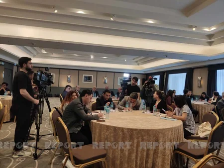 “Ədliyyə orqanlarında və məhkəmələrdə kommunikasiya siyasəti” mövzusunda təlim keçirilib