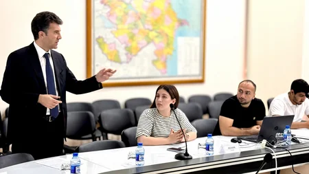 Jurnalistlər “İnsan hüquqları aylığı” çərçivəsində keçirilən təlimdə iştirak ediblər