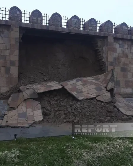 Yağış suları “Naxçıvanqala”nın ön divarını uçurub