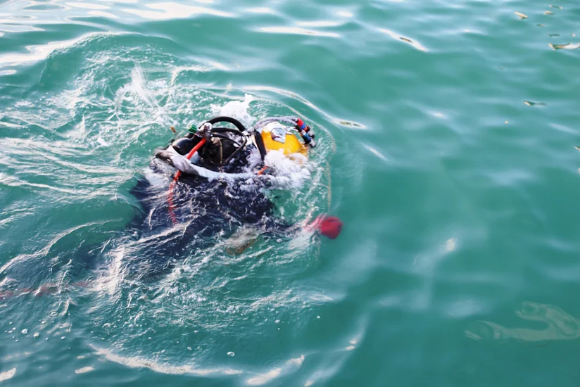 Xəzər dənizində estakadanın uçduğu ərazinin yaxınlığında naməlum kişi meyiti tapılıb