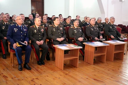 ​Azərbaycanın müdafiə naziri Hərb Oyunları Mərkəzində olub