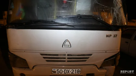Abşeronda yük maşını sərnişin avtobusu ilə toqquşub, xəsarət alanlar var - FOTO
