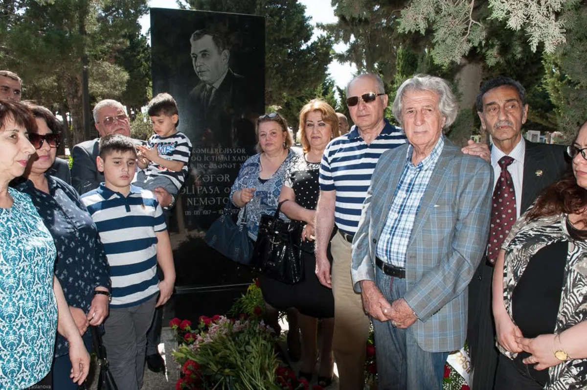 Görkəmli rejissor Zəfər Nemətov Fəxri Xiyabanda anılıb