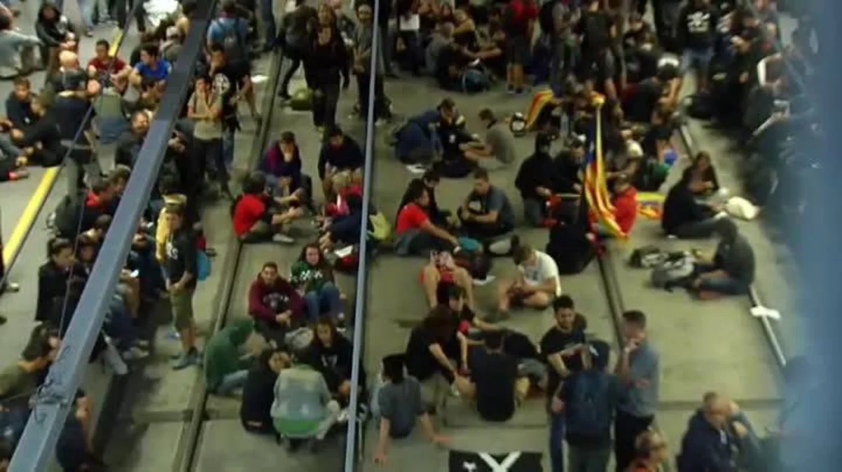 Kataloniyada avtomobil və dəmir yolları bağlanır