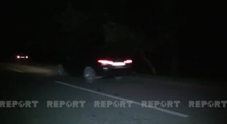 В Исмаиллы автомобиль врезался в дерево, водитель скончался