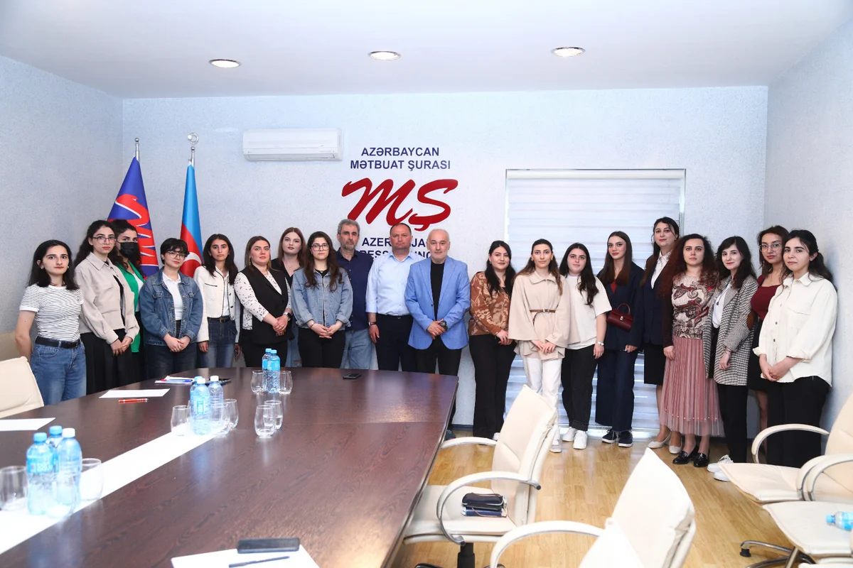 Hərbi jurnalist Mübariz Aslanov Mətbuat Şurasında tələbələrlə görüşüb