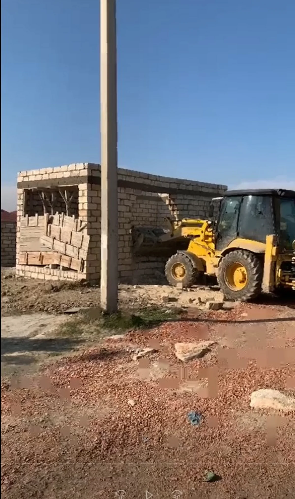 Abşeronda qanunsuz tikili sökülüb