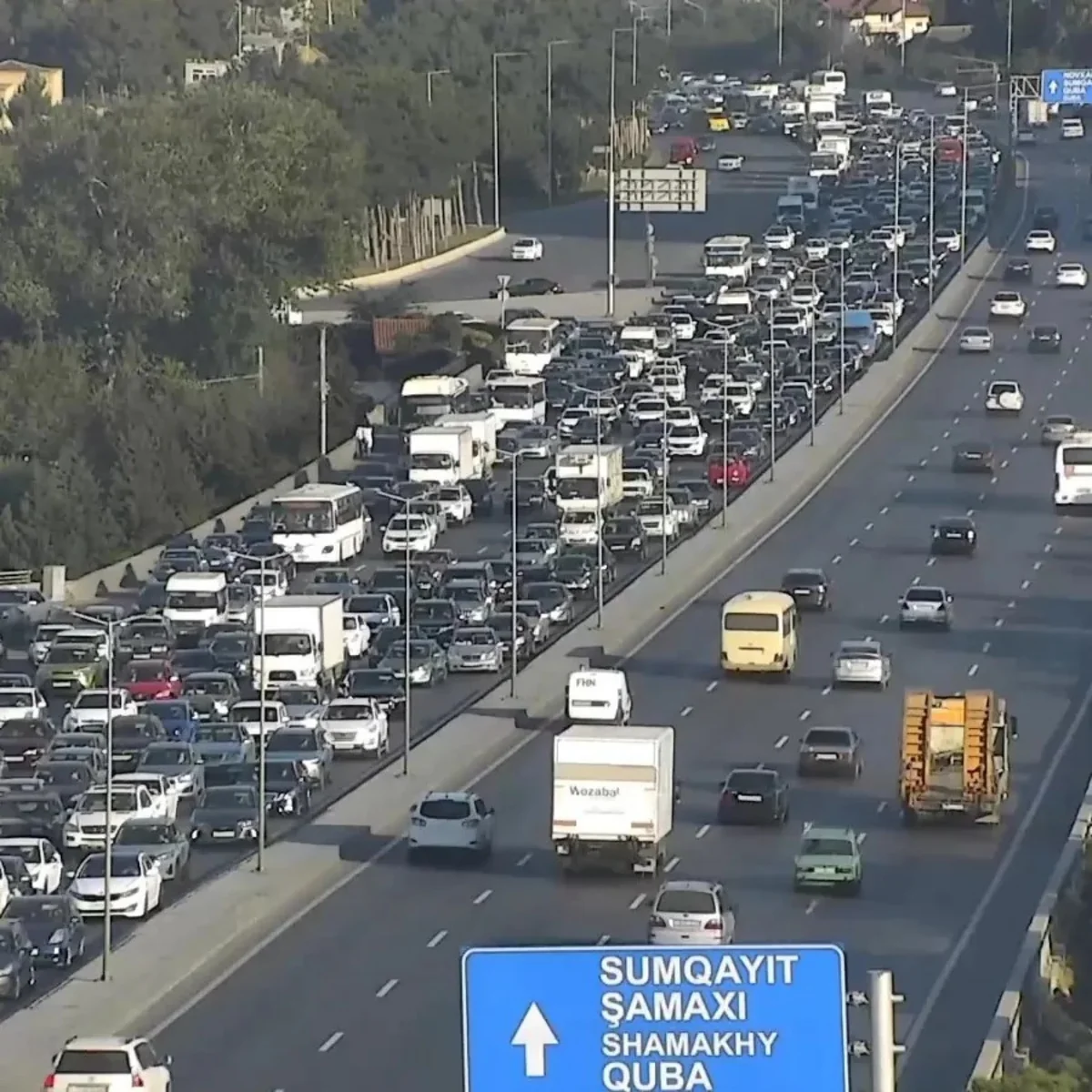 Bakının 20 yolunda tıxac yaranıb - SİYAHI
