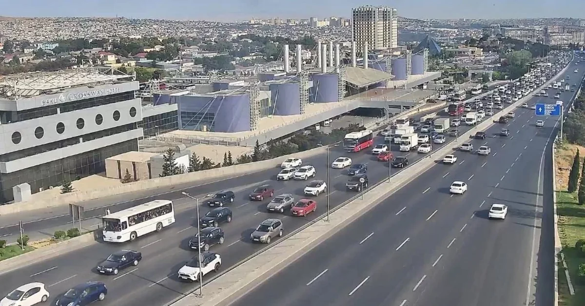 Bakının bir sıra yollarında tıxac yaranıb