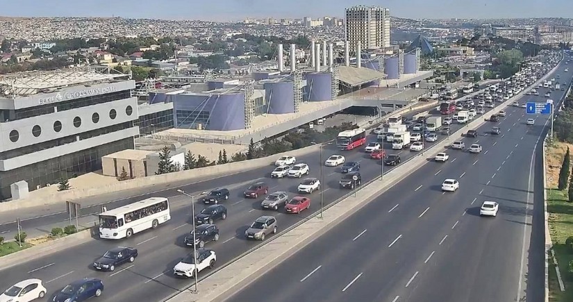 Bakının bir sıra yollarında tıxac yaranıb