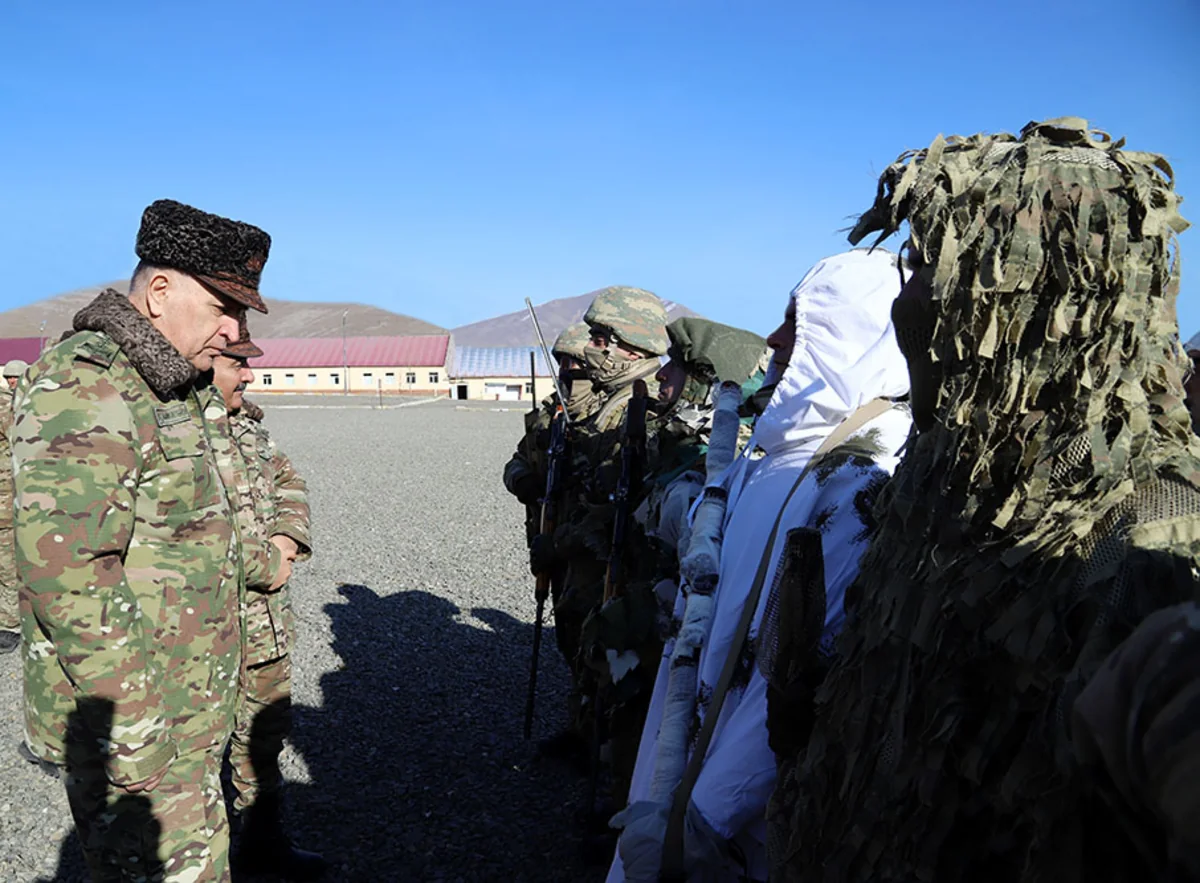 Baş Qərargah rəisi Ermənistanla sərhədə gedib, komandoların məşğələlərini izləyib