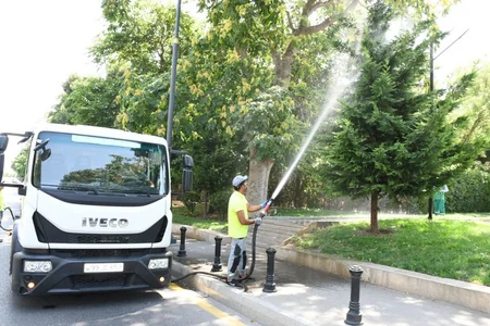 Bakı parklarında təmizlik-dezinfeksiya tədbirləri görülüb