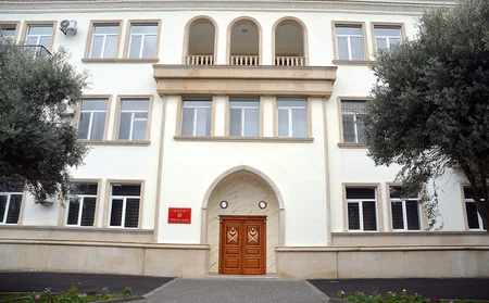 Azerbaijani Defense Minister visits military hospital 