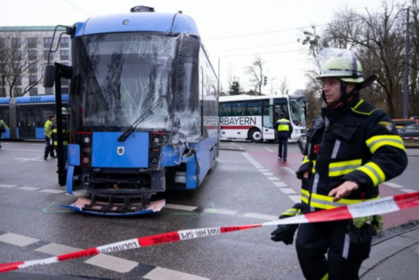 В ФРГ число погибших из-за столкновения автоцистерны с трамваем выросло до трех