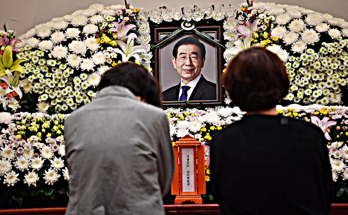 В Сеуле похоронили мэра города Пак Вон Суна