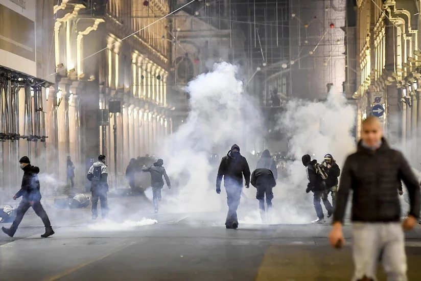 İtaliyada məhdudiyyətlərə qarşı etirazlar başlayıb