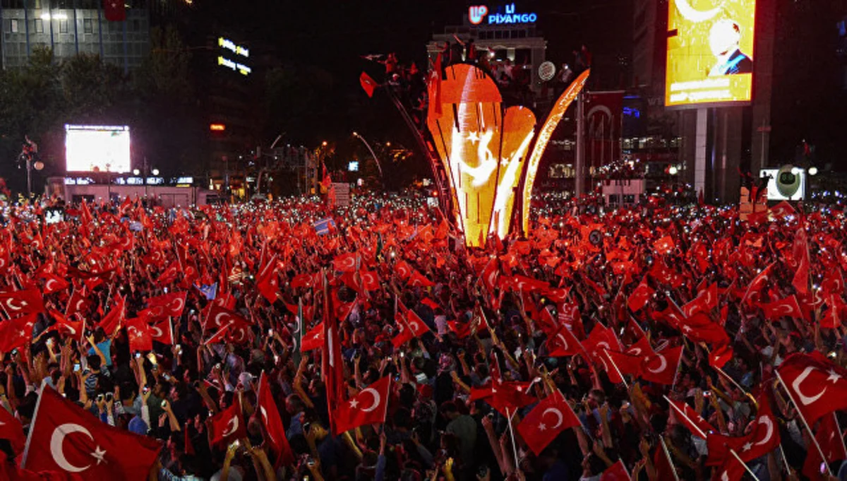 Ankarada 54 hərbçi, 8 hakim və prokuror həbs olunub