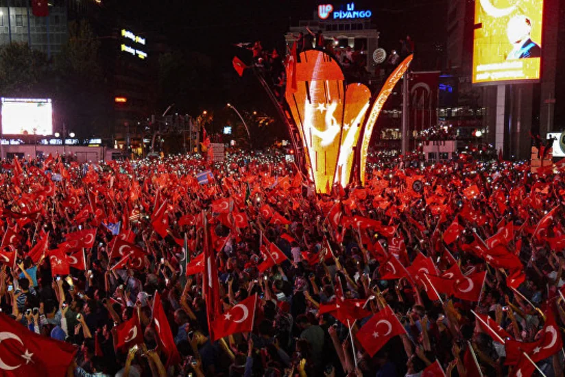 Ankarada 54 hərbçi, 8 hakim və prokuror həbs olunub