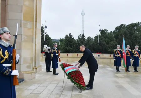 Prezident İlham Əliyev Şəhidlər xiyabanını ziyarət edib