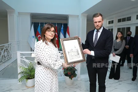 Глава МИД Литвы принял участие на открытии выставки в Баку