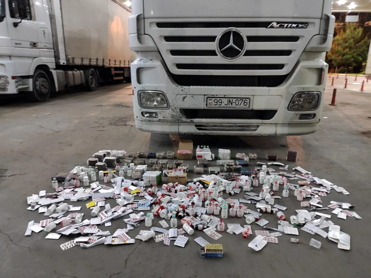 Gömrükçülər dərman preparatları və patronlar aşkarlayıb