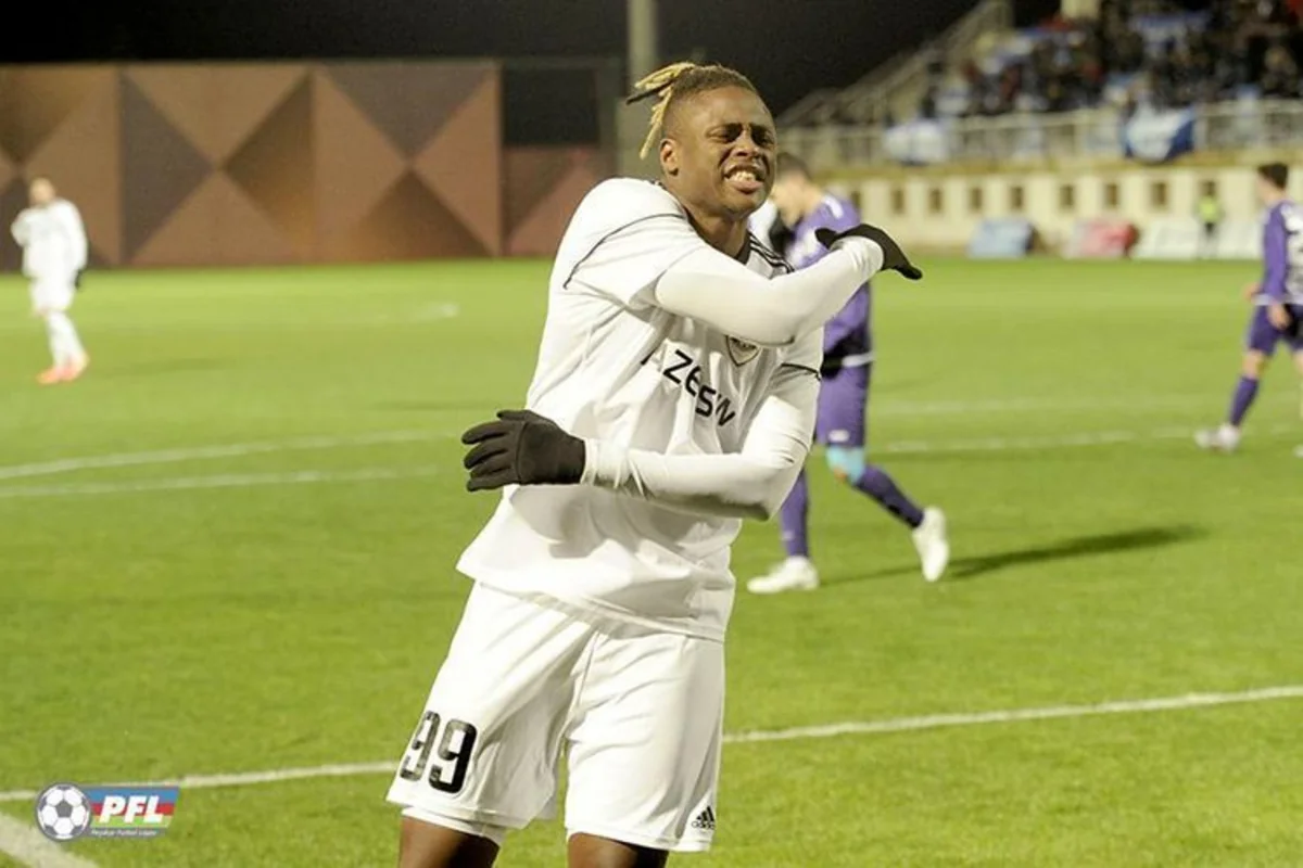 Карабах расстался с нападающим