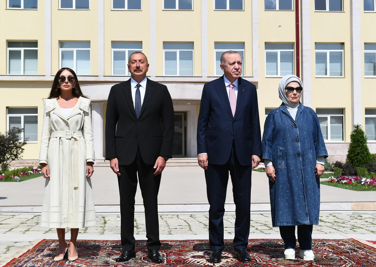 Türkiyə Prezidenti və xanımının şərəfinə nahar verilib