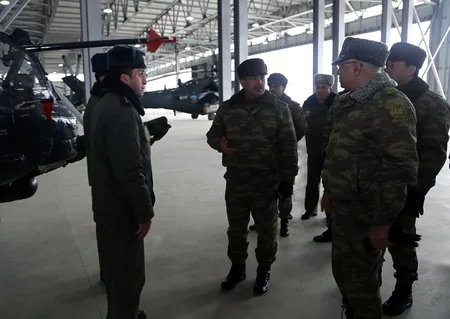 Müdafiə naziri cəbhə bölgəsində bazalaşdırılan yeni helikopter hərbi hissəsində olub - VİDEO
