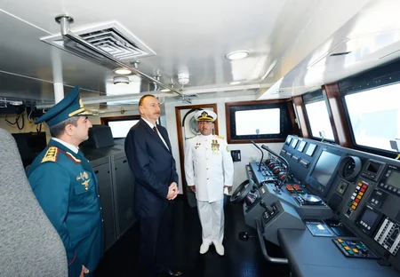 Prezident İlham Əliyev Dövlət Sərhəd Xidməti Sahil Mühafizəsinin ikinci dərəcəli yeni sərhəd gözətçi gəmisi ilə tanış olub