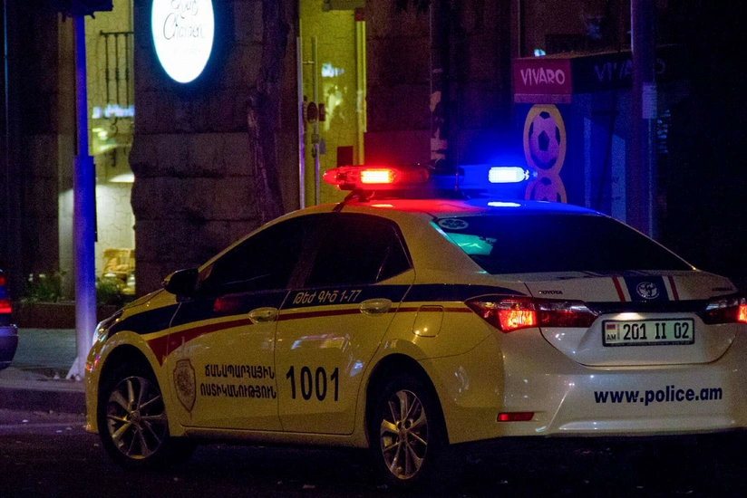 Azərbaycan bayrağını yandıran erməni vandalı polisə aparılıb, cinayət işi başlanıb