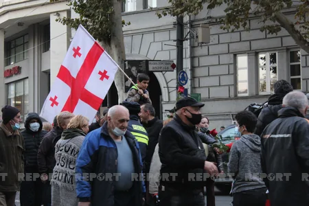 Mixeil Saakaşvilinin tərəfdarları Tbilisidə canlı zəncir yaradıb