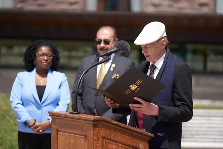 Ontario parlamentinin önündə Azərbaycan Bayrağı qaldırılıb