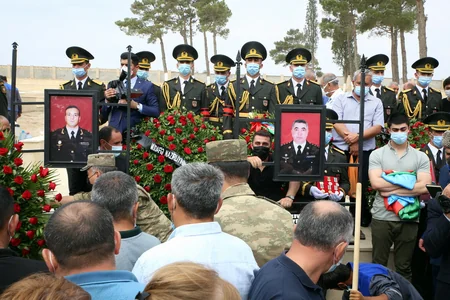 Zakir Həsənov şəhid generalla vida mərasimində iştirak edib