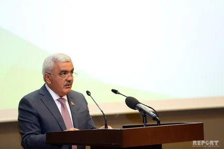SOCAR-da “Azərbaycan nefti” ekspozisiyası açılıb