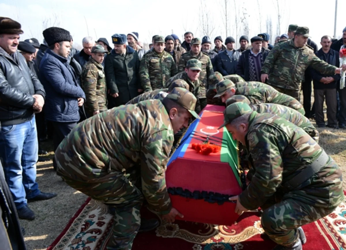 Milli Məclis dəyişiklik layihəsini təsdiqlədi: Azərbaycanda hərbçilər dəfn edilən zaman tabutları dövlət bayrağı ilə örtüləcək